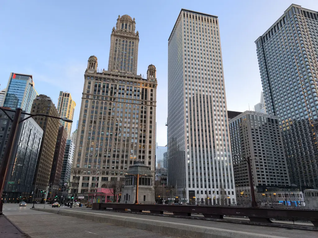 ChicagoSkyscraper08.webp