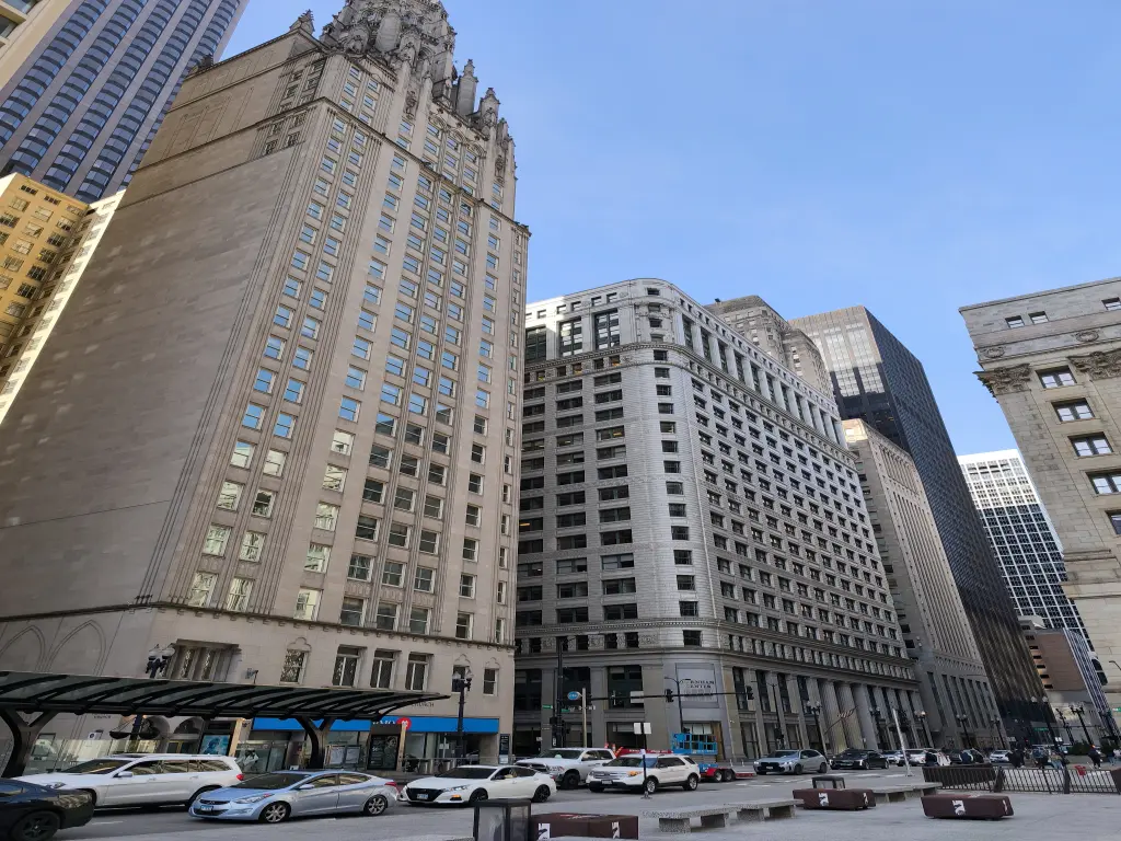 ChicagoSkyscraper13.webp