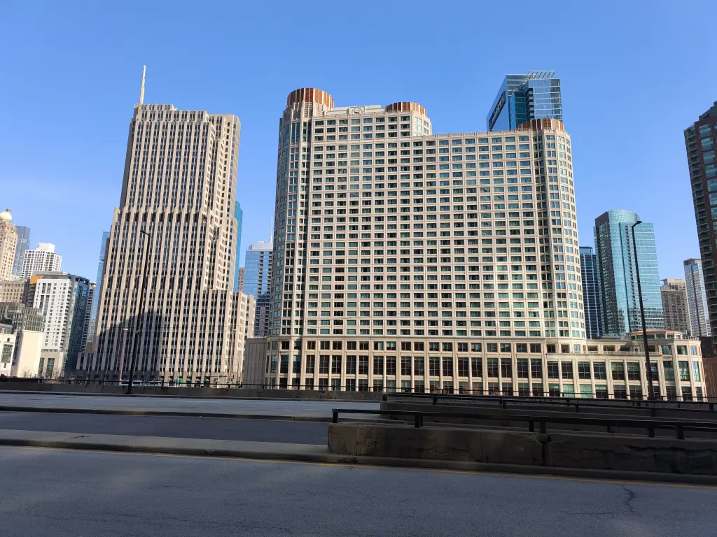 ChicagoSkyscraper21.webp