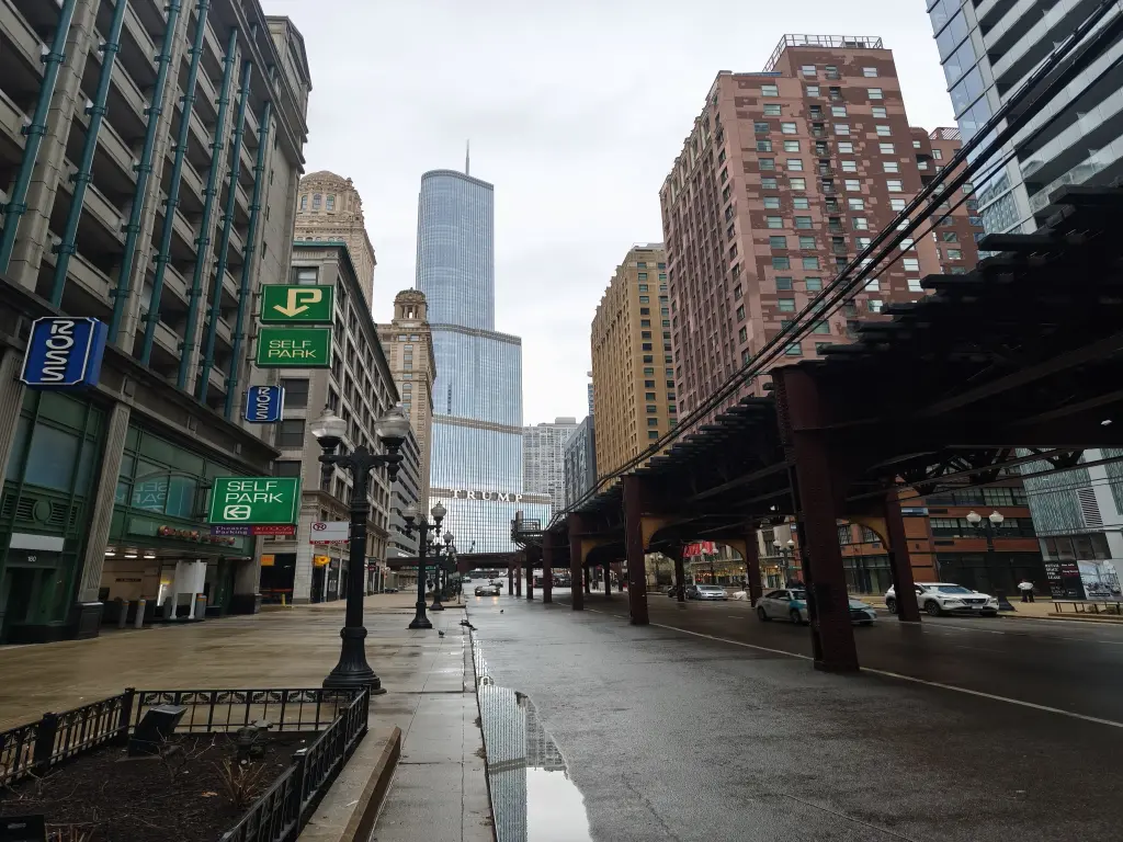 ChicagoStreet01.webp